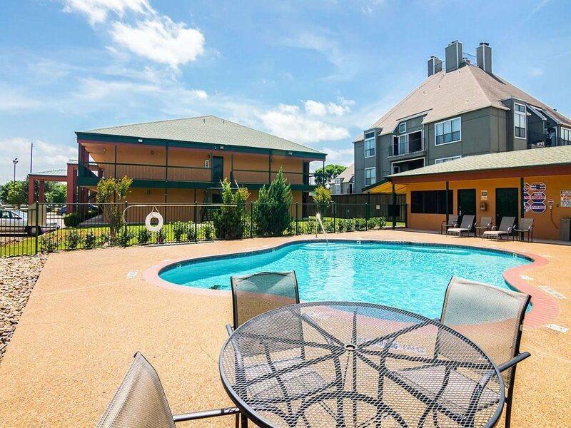 Quality Inn & Suites Garland - East Dallas Bagian luar foto
