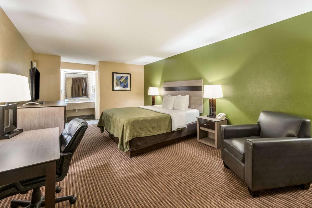 Quality Inn & Suites Garland - East Dallas Bagian luar foto