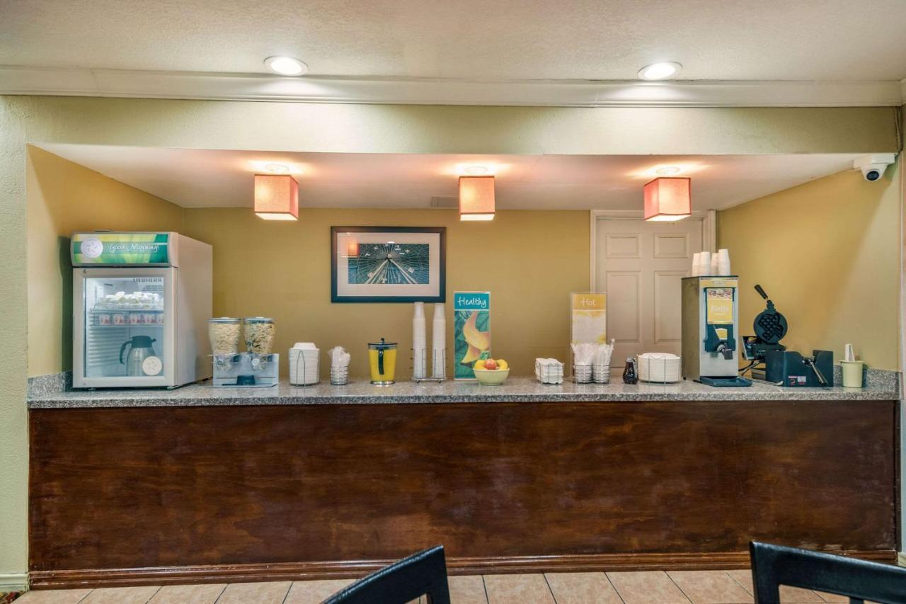 Quality Inn & Suites Garland - East Dallas Bagian luar foto
