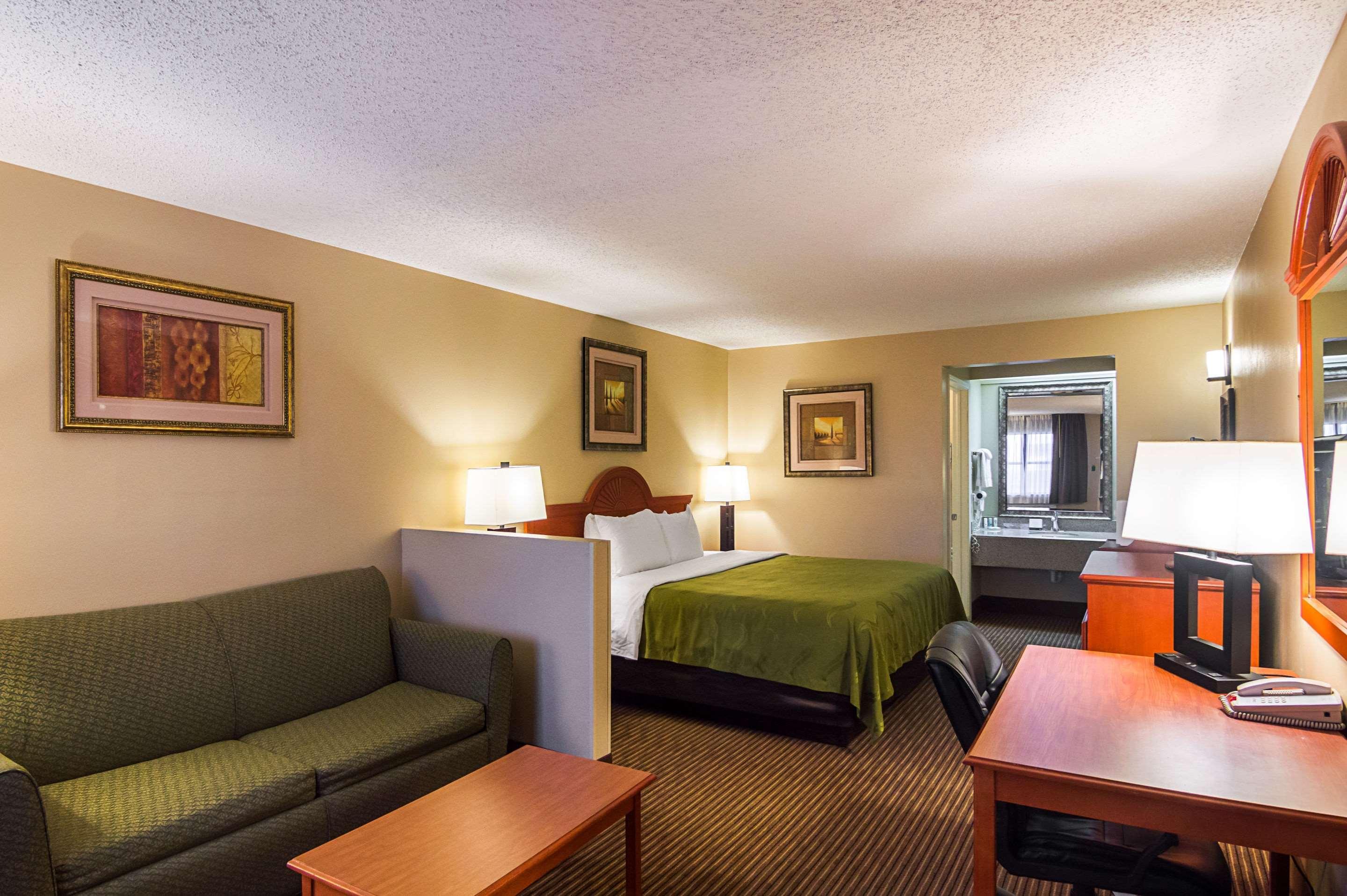 Quality Inn & Suites Garland - East Dallas Bagian luar foto