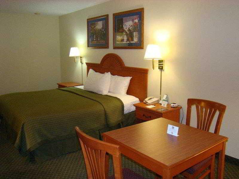 Quality Inn & Suites Garland - East Dallas Bagian luar foto