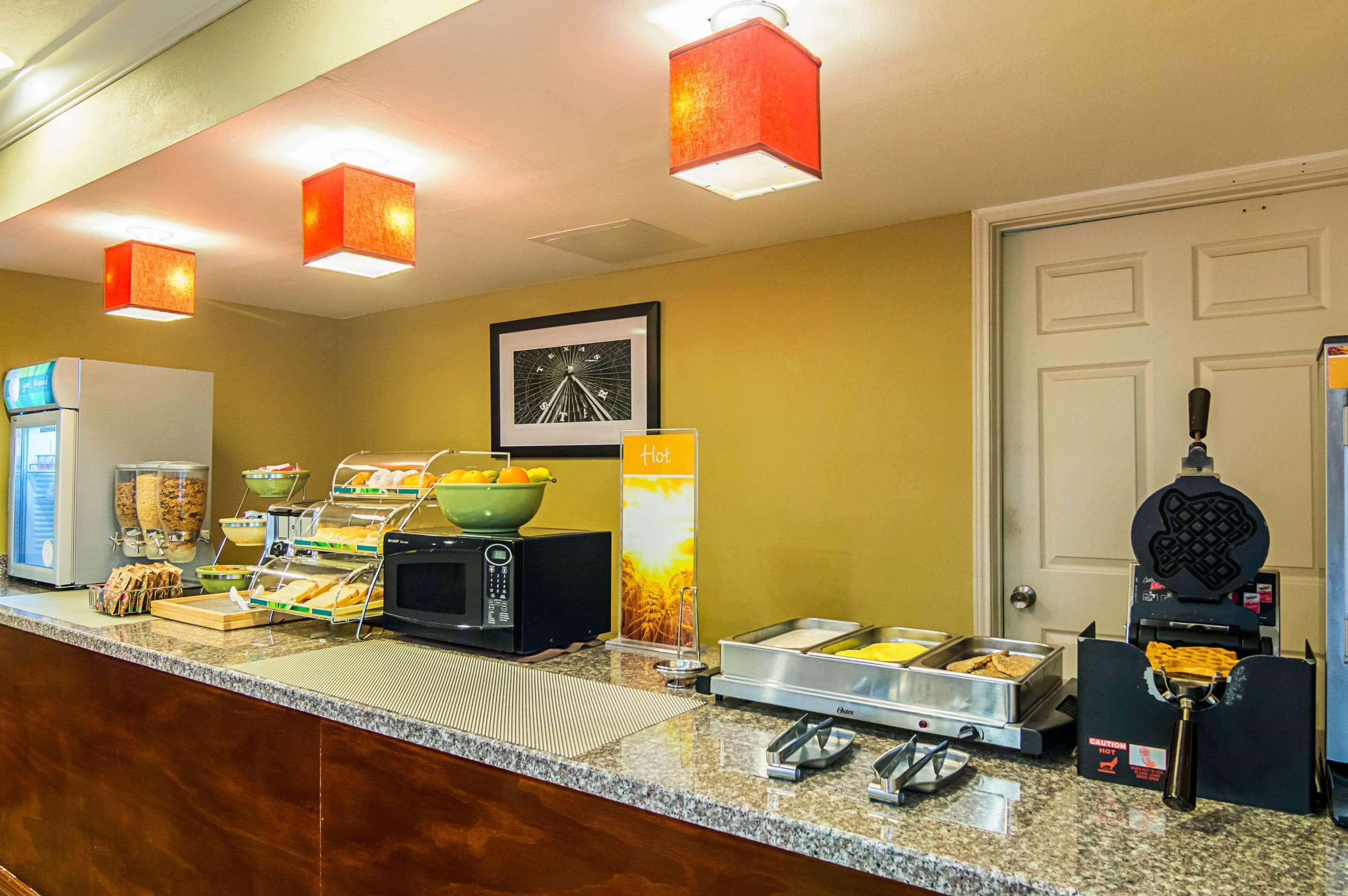 Quality Inn & Suites Garland - East Dallas Bagian luar foto