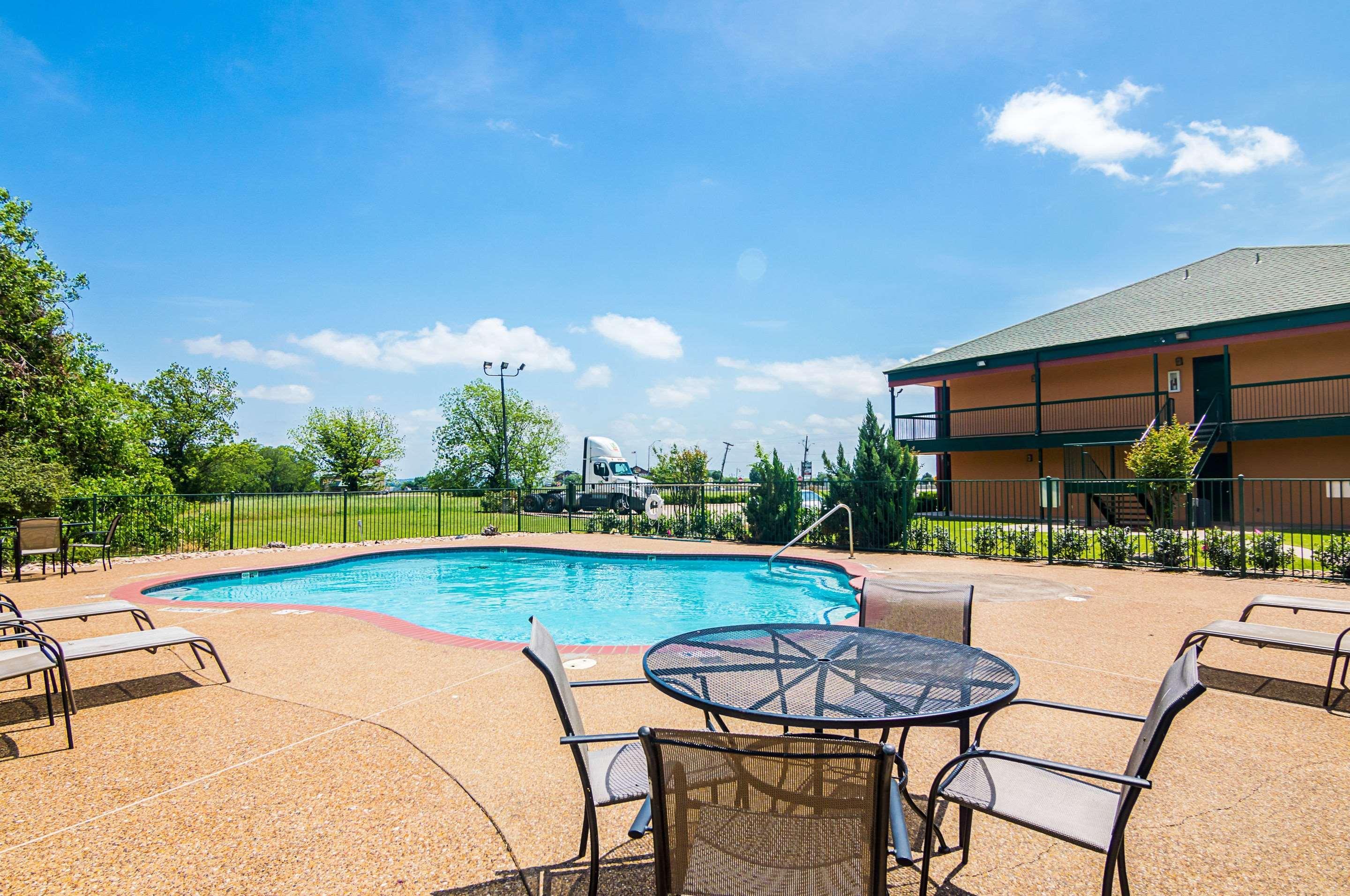 Quality Inn & Suites Garland - East Dallas Bagian luar foto